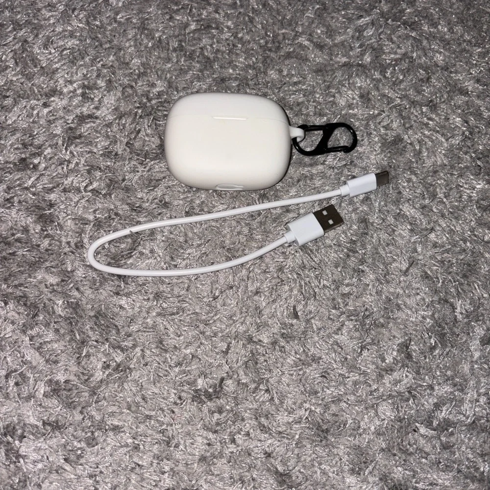 JBL VIBE 200TWS Wireless Earbuds with Case and Charger Cord, Lightly Used